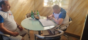 Der Ausbildungsvertrag wird unterschrieben